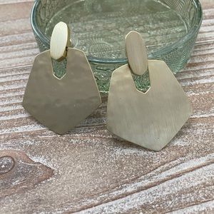 Special Edition Kendra Scott - gold earrings